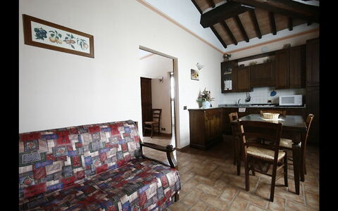 Sanguineto: Camera, Proprietà, Costruzione, Mobilia, Interior Design, Casa, Soggiorno, Immobiliare, Pavimento, Loft