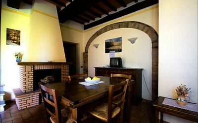 Cipresso: Camera, Proprietà, Costruzione, Interior Design, Casa, Mobilia, Immobiliare, Architettura, Soffitto, Tavolo