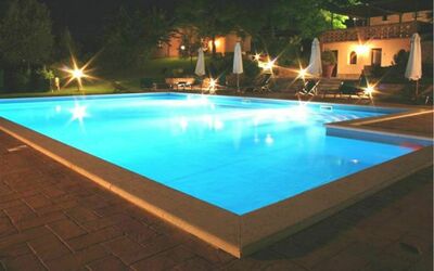 Sanguineto: Acqua, Piscina, Pianta, Azzurro, Rettangolo, Finestra, Materiale Composito, Tempo Libero, Costruzione