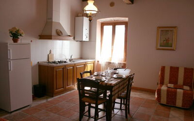 Il Balzo: Camera, Proprietà, Mobilia, Costruzione, Pavimento, Casa, Interior Design, Tavolo, Immobiliare, Sala Da Pranzo