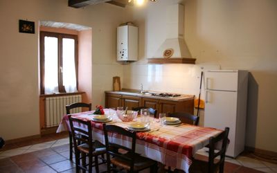 La Lolla: Camera, Proprietà, Mobilia, Costruzione, Sala Da Pranzo, Interior Design, Tavolo, Soffitto, Pavimento, Casa