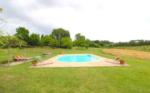 Santa Vittoria: Nube, Cielo, Pianta, Acqua, Albero, Paesaggio Naturale, Shade, Lotto, Piscina, Erba