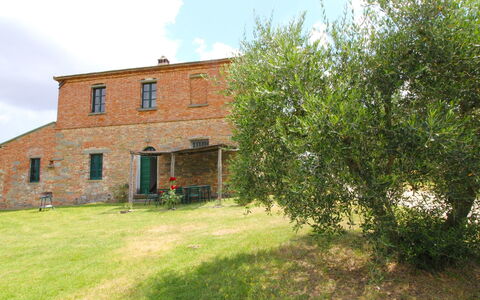 Santa Vittoria: Pianta, Nube, Costruzione, Cielo, Finestra, Paesaggio Naturale, Albero, Casa, Lotto, Erba