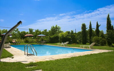 Pozzonovo: Blu, Piscina, Mobili Da Esterno, Tempo Libero, Ricorrere, Shade, Lettino, Giardino, Eco Hotel, Landscaping