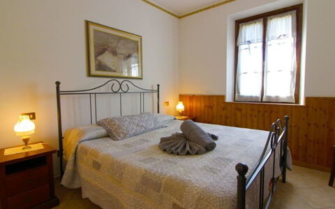 Villa Alabastro: Camera Da Letto, Letto, Mobilia, Camera, Proprietà, Telaio Del Letto, Lenzuolo, Materasso, Pavimento, Parete