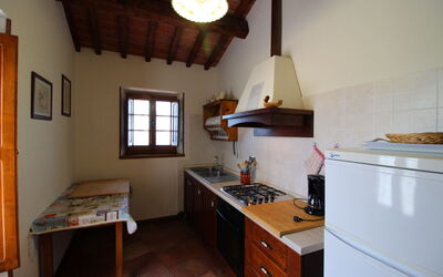 Poiana: Cabinetry, Mobilia, Proprietà, Controsoffitto, Finestra, Costruzione, Legna, Cucina, Cassetto, Illuminazione