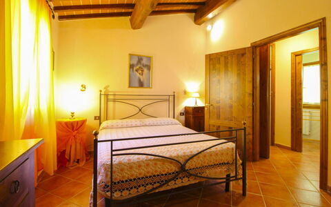 Le Balze: Mobilia, Interior Design, Pavimentazione, Soffitto, Pavimento, Letto, Camera, Camera Da Letto, Telaio Del Letto, Biancheria