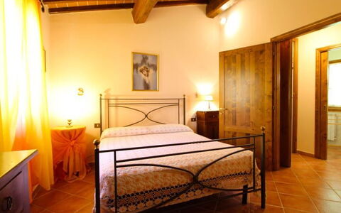 Le Balze: Camera Da Letto, Letto, Camera, Mobilia, Proprietà, Telaio Del Letto, Lenzuolo, Costruzione, Interior Design, Soffitto