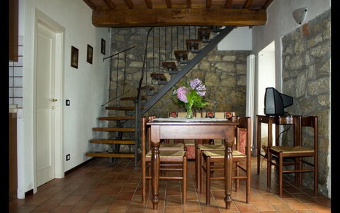 La Greppia: Camera, Mobilia, Costruzione, Proprietà, Pavimento, Interior Design, Casa, Pavimento In Legno, Latifoglie, Tavolo