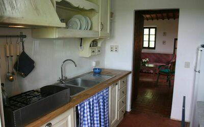 Casa Vana: Controsoffitto, Camera, Proprietà, Cucina, Mobilia, Costruzione, Lavello, Casa, Cabinetry, Pavimento