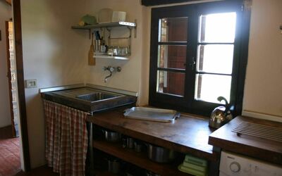 Casa Ghigo: Camera, Proprietà, Mobilia, Costruzione, Casa, Controsoffitto, Cabinetry, Tavolo, Cucina, Latifoglie