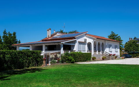 Casa Grion: Casa, Casa, Zona Residenziale, Arbusto, Tetto, Estate, Villetta, Agriturismo, Portico, Hacienda