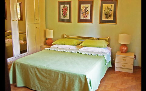 Casa Grion: Camera Da Letto, Letto, Mobilia, Camera, Lenzuolo, Bedding, Telaio Del Letto, Materasso, Proprietà, Interior Design