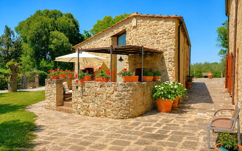 Pieve di Sant Ippolito: Giardino, Villetta, Agriturismo, Shade, Landscaping, Estate, Cortile, Backyard, Muro ​​Di Pietra, Hacienda