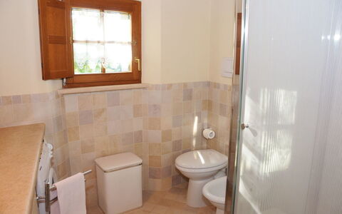 Pieve di Sant Ippolito: Bagno, Proprietà, Camera, Piastrella, Pavimento, Parete, Interior Design, Immobiliare, Casa, Costruzione