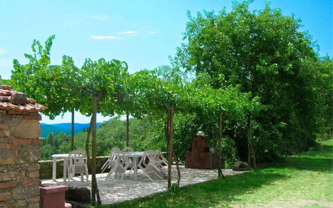 Casa Rossa: Shade, Primavera, Mobili Da Esterno, Tavolo Esterno, Giardino, Sedia, Vigneto, Backyard, Piantagione