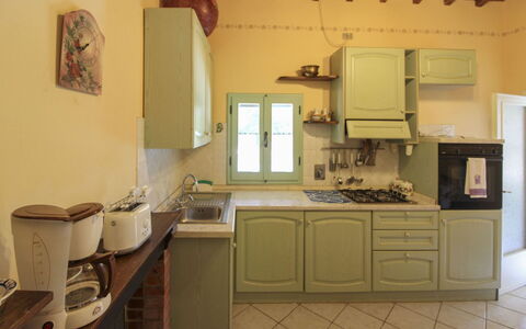 Pagliazzone: Mobilia, Cucina, Interior Design, Controsoffitto, Pavimentazione, Cabinetry, Legna, Elettrodomestico Da Cucina, Apparecchio Major, Camera