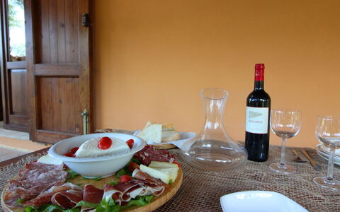 Pagliazzone: Cibo, Tavola, Tavolo, Bottiglia, Dishware, Bicchieri, Piatto, Barware