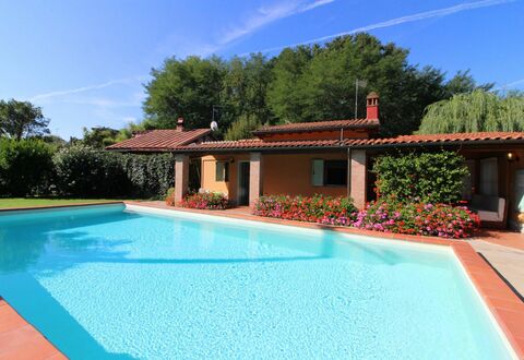 Pagliazzone: Acqua, Cielo, Nube, Proprietà, Pianta, Piscina, Azzurro, Blu, Albero, Costruzione