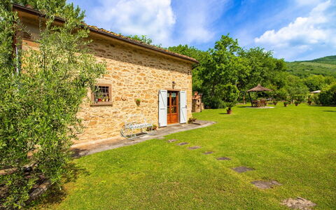La Casa di Pino: Piscina, Ricorrere, Giardino, Eco Hotel, Mobili Da Esterno, Terme, Giochi D'Acqua, Shade, Estate, Landscaping