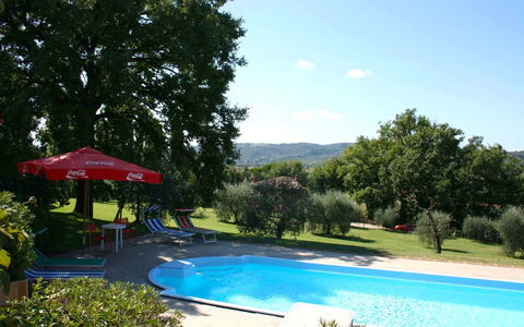 Casa Felice: Acqua, Pianta, Cielo, Proprietà, Piscina, Nube, Albero, Shade, Mobili Da Esterno, Erba