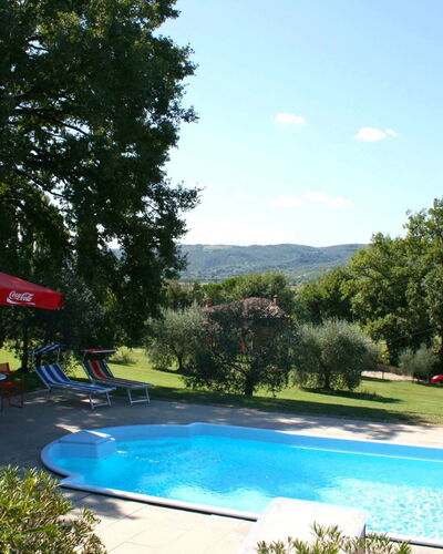 Casa Felice: Acqua, Pianta, Cielo, Proprietà, Piscina, Nube, Albero, Shade, Mobili Da Esterno, Erba