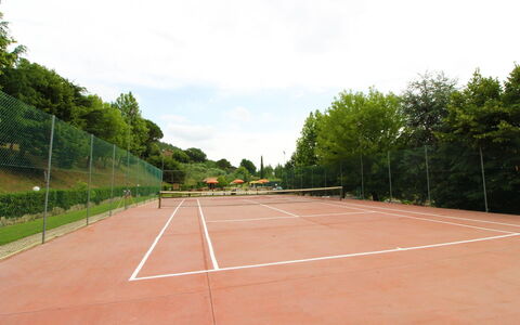 Casale Aiola: Cielo, Pianta, Nube, Tennis, Albero, Manto Stradale, Asfalto, Lotto, Shade, Erba