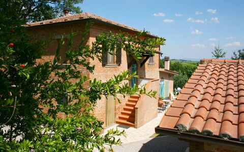 Podere San Bono: Costruzione, Cielo, Pianta, Finestra, Casa, Nube, Albero, Villetta, Legna, Paesaggio
