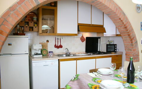 Podere San Bono: Cucina, Camera, Proprietà, Costruzione, Mobilia, Cabinetry, Casa, Architettura, Controsoffitto, Interior Design