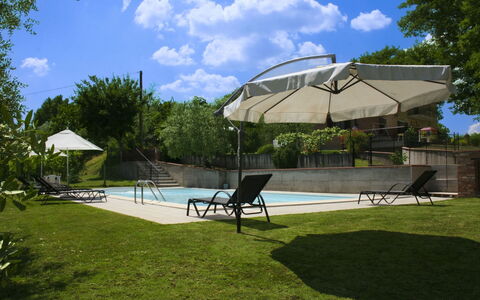 Podere San Bono: Piscina, Ombrello, Mobili Da Esterno, Mobilia, Shade, Ricorrere, Lettino, Sedia, Eco Hotel, Giardino