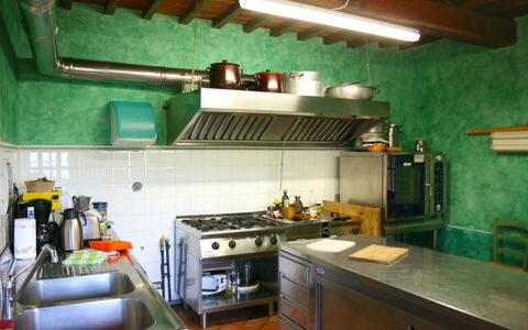 Torre di Vignale: Camera, Proprietà, Cucina, Costruzione, Interior Design, Soffitto, Mobilia, Architettura, Casa, Controsoffitto