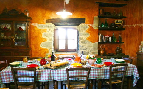 Torre di Vignale: Camera, Mobilia, Sala Da Pranzo, Proprietà, Tavolo, Costruzione, Interior Design, Casa, Cucina & Sala Da Pranzo Tavolo, Casa