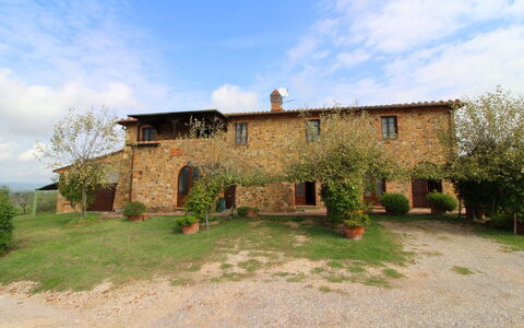 Casa Bella: Nube, Pianta, Cielo, Finestra, Costruzione, Thatching, Albero, Casa, Lotto, Paesaggio Naturale