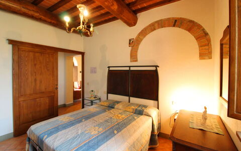 Casa Bella: Camera Da Letto, Letto, Camera, Mobilia, Proprietà, Costruzione, Lenzuolo, Telaio Del Letto, Interior Design, Bedding