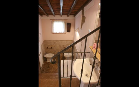 Podere della Crocchia: Camera, Le Scale, Casa, Corrimano, Costruzione, Soffitto, Legna, Illuminazione Diurna, Pavimento
