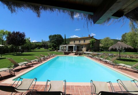 La Quiete: Acqua, Pianta, Cielo, Proprietà, Piscina, Azzurro, Shade, Albero, Tempo Libero, Materiale Composito