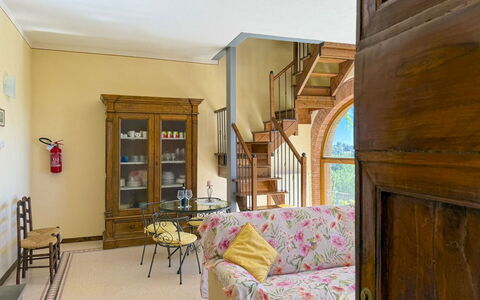 Villa Verniana: Mobilia, Interior Design, Parete, Pavimentazione, Legna, Pavimento, Camera, Soggiorno, Illuminazione, Divano