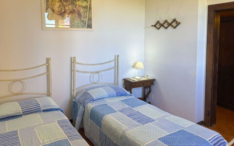 Villa Verniana: Letto, Bedding, Camera Da Letto, Mobilia, Lenzuolo, Interior Design, Legna, Biancheria, Pavimento, Pavimentazione