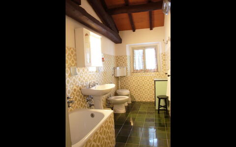 Villa Verniana: Camera, Proprietà, Bagno, Costruzione, Interior Design, Architettura, Casa, Pavimento, Illuminazione Diurna, Mobilia