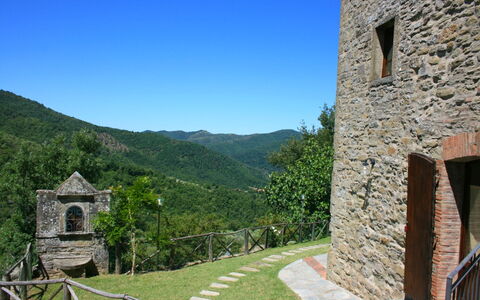 Borgo Antico: Cielo, Pianta, Proprietà, Costruzione, Azzurro, Montagna, Albero, Villetta, Paesaggio, Area Rurale