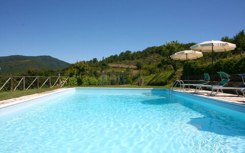Borgo Antico: Acqua, Cielo, Pianta, Piscina, Costruzione, Natura, Azzurro, Albero, Paesaggio Naturale, Mobili Da Esterno