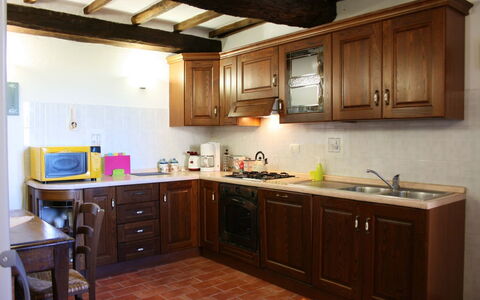 Borgo Antico: Controsoffitto, Cabinetry, Mobilia, Camera, Cucina, Proprietà, Costruzione, Interior Design, Soffitto, Casa