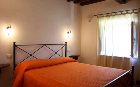 Borgo Antico: Letto, Camera Da Letto, Camera, Mobilia, Proprietà, Lenzuolo, Telaio Del Letto, Bedding, Interior Design, Costruzione