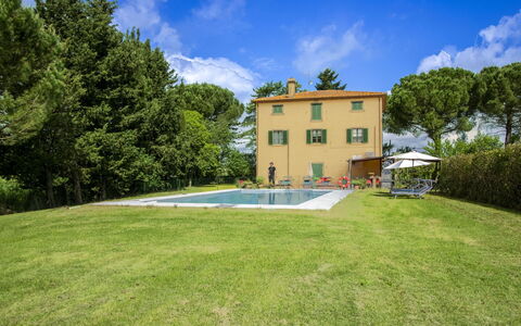 Villa Cantagallo: Piscina, Estate, Giardino, Tempo Libero, Mobili Da Esterno, Hacienda, Prato, Villa, Cortile, Landscaping
