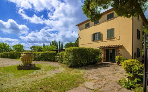 Villa Cantagallo: Piscina, Estate, Giardino, Tempo Libero, Mobili Da Esterno, Hacienda, Prato, Villa, Cortile, Landscaping