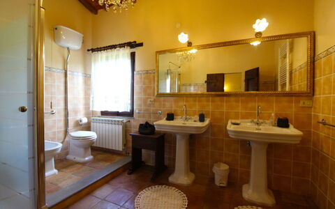 Villa Cecilia: Bagno, Camera, Proprietà, Interior Design, Costruzione, Pavimento, Mobilia, Piastrella, Idraulico Fixture, Casa