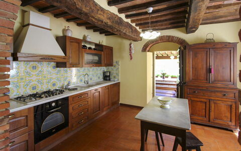 Villa Cecilia: Cucina, Mobilia, Interior Design, Pavimentazione, Controsoffitto, Legna, Cabinetry, Elettrodomestico Da Cucina, Pavimento, Soffitto