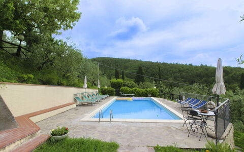 Agriturismo Arcobaleno: Piscina, Ricorrere, Eco Hotel, Mobili Da Esterno, Hotel, Landscaping, Sedia, Pianta Della Casa, Vaso Di Fiori, Terme