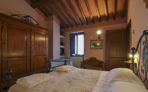 Agriturismo Ca di Vestro: Parete, Camera Da Letto, Mobilia, Interior Design, Letto, Camera, Telaio Del Letto, Soffitto, Casa, Porta