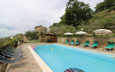 Agriturismo Ca di Vestro: Acqua, Nube, Cielo, Proprietà, Pianta, Costruzione, Piscina, Natura, Azzurro, Albero